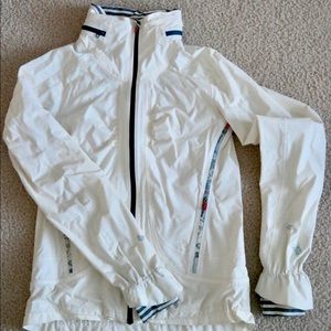 Lululemon women’s cream windbreaker